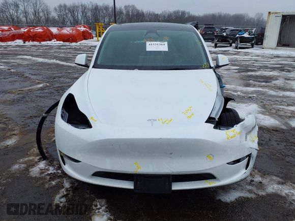 2024 Tesla Model Y Long Range z VIN 7SAYGDEE5RA326577, wystawiony jako IAAI lot #41531364 z przebiegiem 5353 mil mil oraz . Historia ofert i sprzedaży dostępna na DreamBid. Obrazek 10.