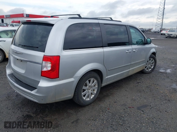 2011 Chrysler Town & Country Touring L z VIN 2A4RR8DG6BR758334, wystawiony jako IAAI lot #42138668 z przebiegiem 182 164 mil mil oraz . Historia ofert i sprzedaży dostępna na DreamBid. Obrazek 4.