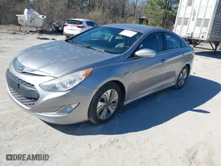 2013 Hyundai Sonata Hybrid Limited with VIN KMHEC4A48DA092427, listed as a IAAI auction lot 41672521 with 127,473 mi miles. Bid and sale history available at carsss.com. Image 2.