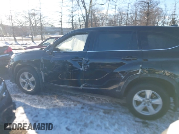 2022 Toyota Highlander LE with VIN 5TDBZRBH7NS574122, listed as a IAAI auction lot 41273197 with 28,195 mi miles and . Bid and sale history available at DreamBid. Image 14.