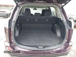 2018 Toyota RAV4 XLE with VIN 2T3RFREV6JW857693, listed as a IAAI auction lot 41541902 with 62,415 mi miles. Bid and sale history available at carsss.com. Image 17.