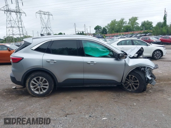 2022 Ford Escape SE z VIN 1FMCU9G60NUA45967, wystawiony jako IAAI lot #42459246 z przebiegiem Nie podano mil oraz . Historia ofert i sprzedaży dostępna na DreamBid. Obrazek 13.