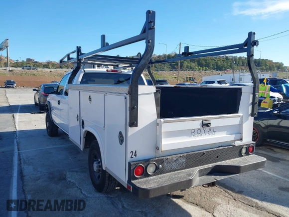 2007 Chevrolet Silverado 1500 with VIN 1GBHC29D37E134322, listed as a IAAI auction lot 41794042 with 206,020 mi miles and . Bid and sale history available at DreamBid. Image 3.