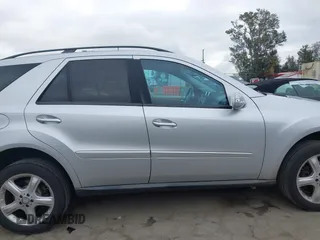 2008 Mercedes-Benz M 350 z VIN 4JGBB86E68A362923, wystawiony jako IAAI lot #42190609 z przebiegiem 131 792 mil mil oraz . Historia ofert i sprzedaży dostępna na DreamBid. Obrazek 13.