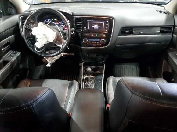 2017 Mitsubishi Outlander SE z VIN JA4AZ3A35HZ020153, wystawiony jako Copart lot #57235705 z przebiegiem 77 229 mil mil oraz Szkoda całkowita • Salvage title. Historia ofert i sprzedaży dostępna na DreamBid. Obrazek 8.