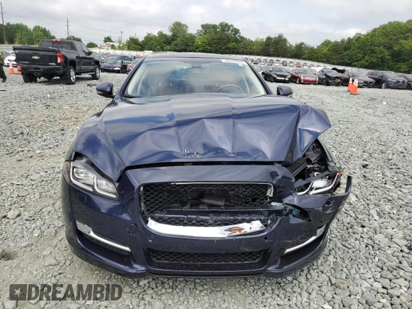 2017 Jaguar XJ R-Sport with VIN SAJWA1C70H8W05558, listed as a Copart auction lot 59759165 with 102,230 mi miles and Salvage title. Bid and sale history available at DreamBid. Image 5.