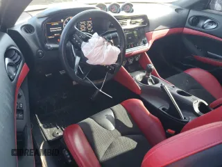 2024 Nissan Z Performance z VIN JN1BZ4BH5RM360429, wystawiony jako Copart lot #84402324 z przebiegiem 10 263 mil mil oraz Szkoda całkowita • Salvage title. Historia ofert i sprzedaży dostępna na DreamBid. Obrazek 8.