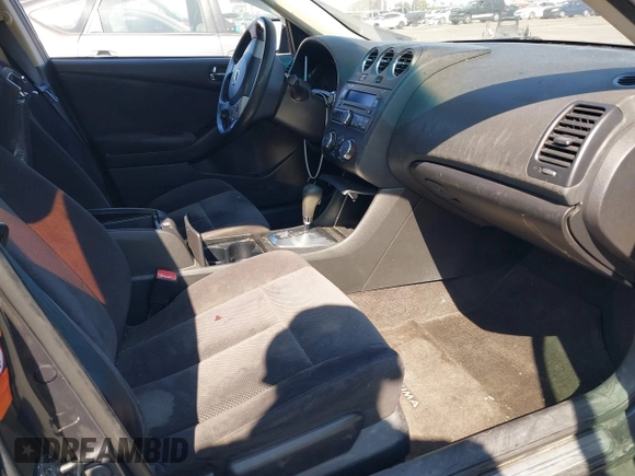 2008 Nissan Altima 2.5 SL with VIN 1N4AL21E18N447300, listed as a IAAI auction lot 40548669 with 178,745 mi miles. Bid and sale history available at carsss.com. Image 5.