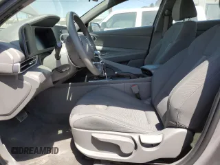 2024 Hyundai Elantra SE z VIN KMHLL4DG1RU656423, wystawiony jako Copart lot #57877595 z przebiegiem 26 797 mil mil oraz Czysty tytuł • Clean title. Historia ofert i sprzedaży dostępna na DreamBid. Obrazek 7.