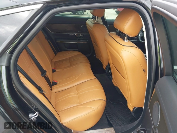 2019 Jaguar XJ z VIN SAJWA1CEXKMW22140, wystawiony jako IAAI lot #42113507 z przebiegiem 24 207 mil mil oraz . Historia ofert i sprzedaży dostępna na DreamBid. Obrazek 8.