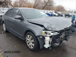 2014 Volkswagen Jetta SE z VIN 3VWD17AJ3EM422571, wystawiony jako IAAI lot #41195974 z przebiegiem 218 595 mil mil oraz . Historia ofert i sprzedaży dostępna na DreamBid. Obrazek 1.