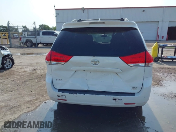 2011 Toyota Sienna XLE с VIN 5TDDK3DC6BS029472, выставлен на аукционе IAAI как лот 42334600 с пробегом 145 860 миль миль и . История ставок и продаж доступна на DreamBid. Изображение 16.