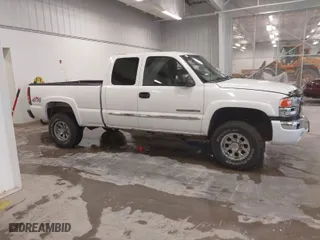 2004 GMC Sierra 2500HD SLT with VIN 1GTHK29U74E317331, listed as a IAAI auction lot 41440880 with 254,345 mi miles. Bid and sale history available at carsss.com. Image 13.