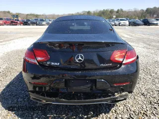2018 Mercedes-Benz C 300 z VIN WDDWJ4KB0JF633700, wystawiony jako Copart lot #48311415 z przebiegiem 137 107 mil mil oraz Szkoda całkowita • Salvage title. Historia ofert i sprzedaży dostępna na DreamBid. Obrazek 6.
