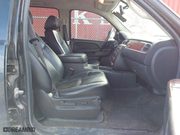 2011 Chevrolet Suburban LT with VIN 1GNSKJE37BR138846, listed as a IAAI auction lot 41885436 with 211,249 mi miles. Bid and sale history available at carsss.com. Image 5.