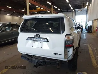 2018 Toyota 4Runner SR5 with VIN JTEBU5JRXJ5603321, listed as a IAAI auction lot 41671207 with 56,540 mi miles. Bid and sale history available at carsss.com. Image 17.