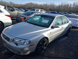 2005 Volvo S80 with VIN YV1TH592051411109, listed as a IAAI auction lot 41373718 with 180,446 mi miles. Bid and sale history available at carsss.com. Image 17.