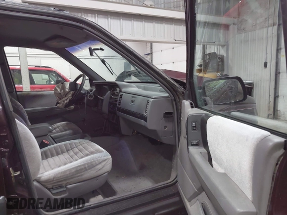 1995 Jeep Grand Cherokee Laredo with VIN 1J4GZ58S2SC679918, listed as a IAAI auction lot 41840415 with 261,434 mi miles. Bid and sale history available at carsss.com. Image 5.