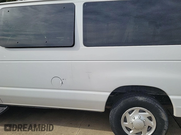 2013 Ford Econoline Passenger XL z VIN 1FBSS3BL5DDA49371, wystawiony jako IAAI lot #42520998 z przebiegiem 62 763 mil mil oraz . Historia ofert i sprzedaży dostępna na DreamBid. Obrazek 26.