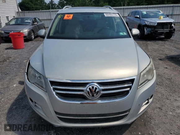 2011 Volkswagen Tiguan SEL z VIN WVGBV7AX4BW534922, wystawiony jako Copart lot #60486775 z przebiegiem Nie podano mil oraz Czysty tytuł • Clean title. Historia ofert i sprzedaży dostępna na DreamBid. Obrazek 5.