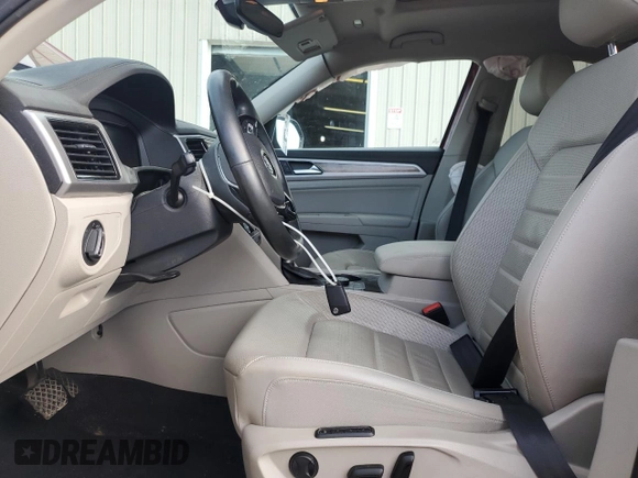 2018 Volkswagen Atlas SEL Premium with VIN 1V2NR2CA4JC575843, listed as a Copart auction lot 54007065 with 114,873 mi miles and Salvage title. Bid and sale history available at DreamBid. Image 7.
