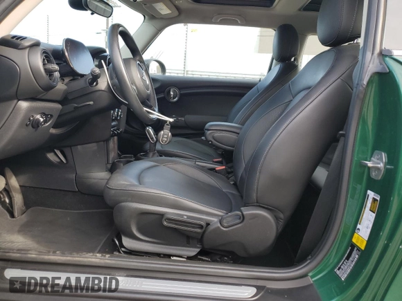 2021 MINI Hardtop Cooper с VIN WMWXR3C0XM2P13271, выставлен на аукционе Copart как лот 42052835 с пробегом 22 624 миль миль и Списание • Salvage title. История ставок и продаж доступна на DreamBid. Изображение 7.