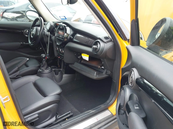 2016 MINI Cooper Hardtop 4 Door S with VIN WMWXU3C58G2B63277, listed as a IAAI auction lot 41566817 with 98,195 mi miles. Bid and sale history available at carsss.com. Image 5.