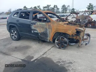 2019 Jeep Cherokee Limited with VIN 1C4PJMDN1KD292438, listed as a IAAI auction lot 40727364 with 93,678 mi miles. Bid and sale history available at carsss.com. Image 1.