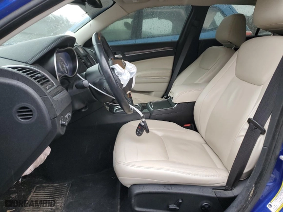 2019 Chrysler 300 Touring with VIN 2C3CCARG0KH561506, listed as a Copart auction lot 84484094 with 79,374 mi miles and Salvage Title. Bid and sale history available at carsss.com. Image 7.