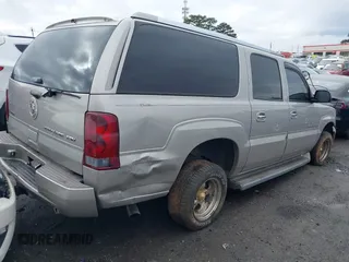 2005 Cadillac Escalade ESV z VIN 3GYFK66N55G224467, wystawiony jako IAAI lot #41352802 z przebiegiem Nie podano mil oraz . Historia ofert i sprzedaży dostępna na DreamBid. Obrazek 4.