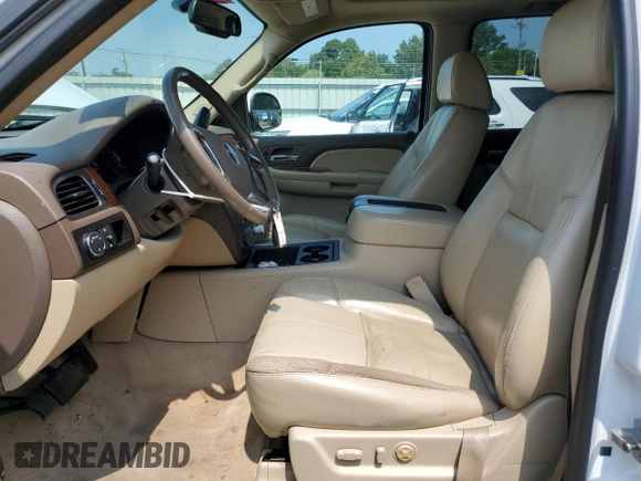 2007 GMC Yukon XL SLT with VIN 1GKFC16097R283300, listed as a Copart auction lot 68830724 with 145,593 mi miles and Salvage Title. Bid and sale history available at carsss.com. Image 7.