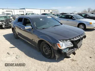 2013 Chrysler 300 C z VIN 2C3CCAET6DH577876, wystawiony jako Copart lot #48951965 z przebiegiem 95 622 mil mil oraz Szkoda całkowita • Salvage title. Historia ofert i sprzedaży dostępna na DreamBid. Obrazek 4.