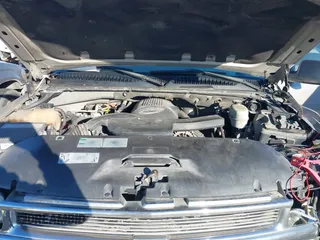 2004 Chevrolet Suburban LS with VIN 3GNEC16Z64G292383, listed as a IAAI auction lot 41471905 with 1 mi miles. Bid and sale history available at carsss.com. Image 10.