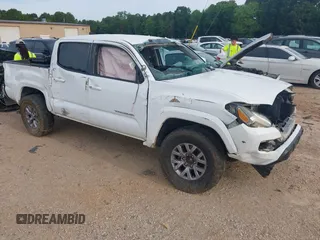 2017 Toyota Tacoma SR5 z VIN 5TFAZ5CN9HX040563, wystawiony jako IAAI lot #42274119 z przebiegiem 244 422 mil mil oraz . Historia ofert i sprzedaży dostępna na DreamBid. Obrazek 1.