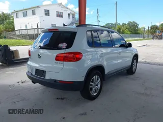 2015 Volkswagen Tiguan S z VIN WVGAV7AX5FW566666, wystawiony jako IAAI lot #40416569 z przebiegiem 76 846 mil mil oraz . Historia ofert i sprzedaży dostępna na DreamBid. Obrazek 4.