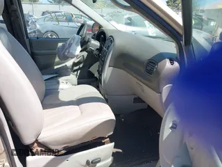 2005 Chrysler Town & Country Touring z VIN 2C4GP54L45R123762, wystawiony jako IAAI lot #42235745 z przebiegiem 217 713 mil mil oraz . Historia ofert i sprzedaży dostępna na DreamBid. Obrazek 5.