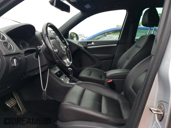 2016 Volkswagen Tiguan SE with VIN WVGBV7AX5GW060549, listed as a Copart auction lot 54997694 with 81,567 mi miles and Salvage Title. Bid and sale history available at DreamBid. Image 7.