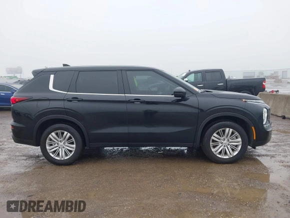 2024 Mitsubishi Outlander ES z VIN JA4J3UA88RZ074065, wystawiony jako IAAI lot #41451179 z przebiegiem 3 338 mil mil oraz . Historia ofert i sprzedaży dostępna na DreamBid. Obrazek 13.