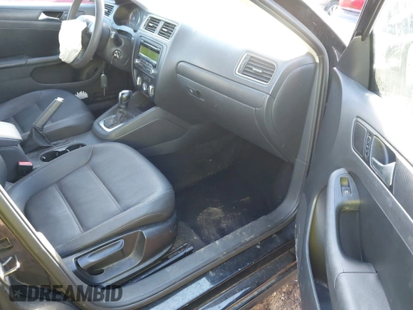 2012 Volkswagen Jetta SE z VIN 3VWDP7AJ6CM307703, wystawiony jako IAAI lot #40882718 z przebiegiem 141 523 mil mil oraz . Historia ofert i sprzedaży dostępna na DreamBid. Obrazek 5.