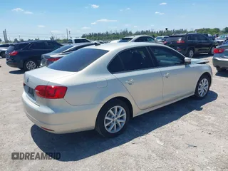2011 Volkswagen Jetta Sedan SE w/Convenience & Sunroof with VIN 3VWDX7AJ9BM316541, listed as a IAAI auction lot 42037920 with 83,658 mi miles. Bid and sale history available at carsss.com. Image 4.