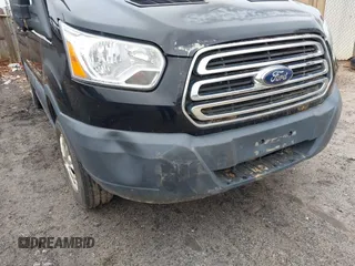 2017 Ford Transit z VIN 1FTYE1YM6HKA47762, wystawiony jako IAAI lot #41799938 z przebiegiem Nie podano mil oraz . Historia ofert i sprzedaży dostępna na DreamBid. Obrazek 6.