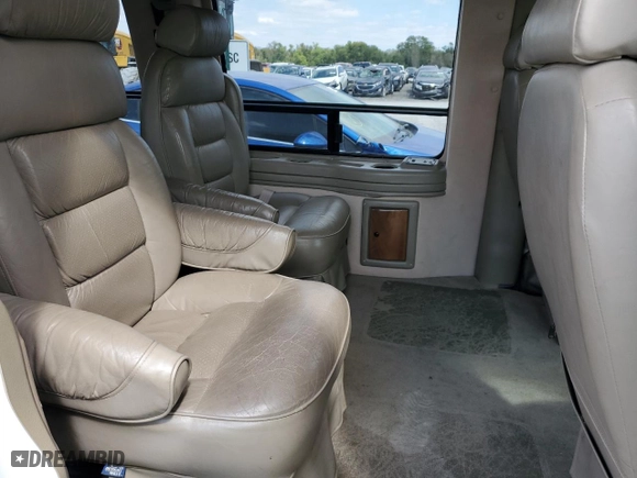 2000 GMC Savana Cargo Van YF7 Upfitter with VIN 1GDFG15R1Y1121592, listed as a Copart auction lot 72927304 with 108,871 mi miles and Salvage Title. Bid and sale history available at carsss.com. Image 11.