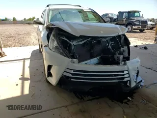 2019 Toyota Highlander LE z VIN 5TDZZRFH1KS367536, wystawiony jako Copart lot #55051045 z przebiegiem 67 732 mil mil oraz Szkoda całkowita • Salvage title. Historia ofert i sprzedaży dostępna na DreamBid. Obrazek 13.