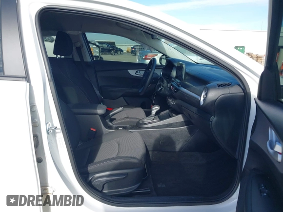 2024 Kia Forte LXS with VIN 3KPF24AD7RE837846, listed as a IAAI auction lot 41256905 with 2,961 mi miles and . Bid and sale history available at DreamBid. Image 5.