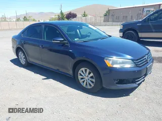 2015 Volkswagen Passat Limited Edition Edition z VIN 1VWAT7A38FC049237, wystawiony jako IAAI lot #42185305 z przebiegiem 157 351 mil mil oraz . Historia ofert i sprzedaży dostępna na DreamBid. Obrazek 1.