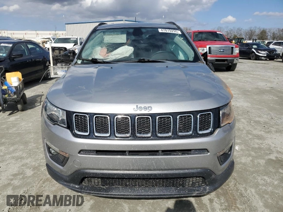 2020 Jeep Compass Latitude with VIN 3C4NJCBB1LT225067, listed as a Copart auction lot 47819295 with 55,579 mi miles and Salvage Title. Bid and sale history available at carsss.com. Image 5.