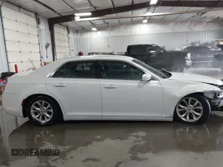 2015 Chrysler 300 Limited with VIN 2C3CCAAG1FH930942, listed as a IAAI auction lot 40791373 with 175,775 mi miles. Bid and sale history available at carsss.com. Image 13.