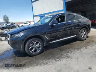 2024 BMW X4 xDrive30i z VIN 5UX33DT05R9V80084, wystawiony jako Copart lot #54931715 z przebiegiem 17 556 mil mil oraz Tytuł czysty. Historia ofert i sprzedaży dostępna na DreamBid. Obrazek 1.