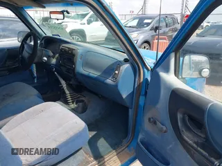 1996 Ford Ranger XL z VIN 1FTCR10A8TUB17436, wystawiony jako IAAI lot #42435214 z przebiegiem 233 796 mil mil oraz . Historia ofert i sprzedaży dostępna na DreamBid. Obrazek 5.