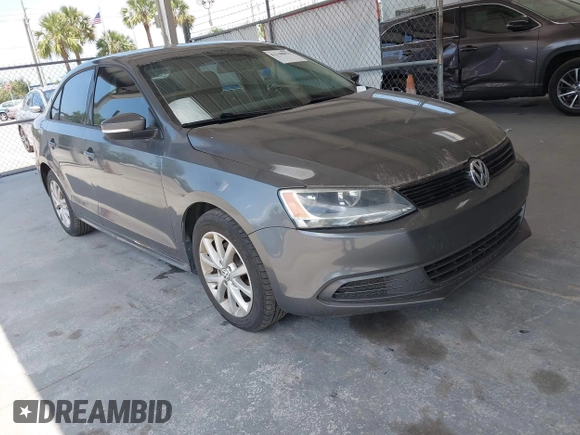 2014 Volkswagen Jetta SE z VIN 3VWD17AJXEM315517, wystawiony jako IAAI lot #42348053 z przebiegiem 120 208 mil mil oraz . Historia ofert i sprzedaży dostępna na DreamBid. Obrazek 1.